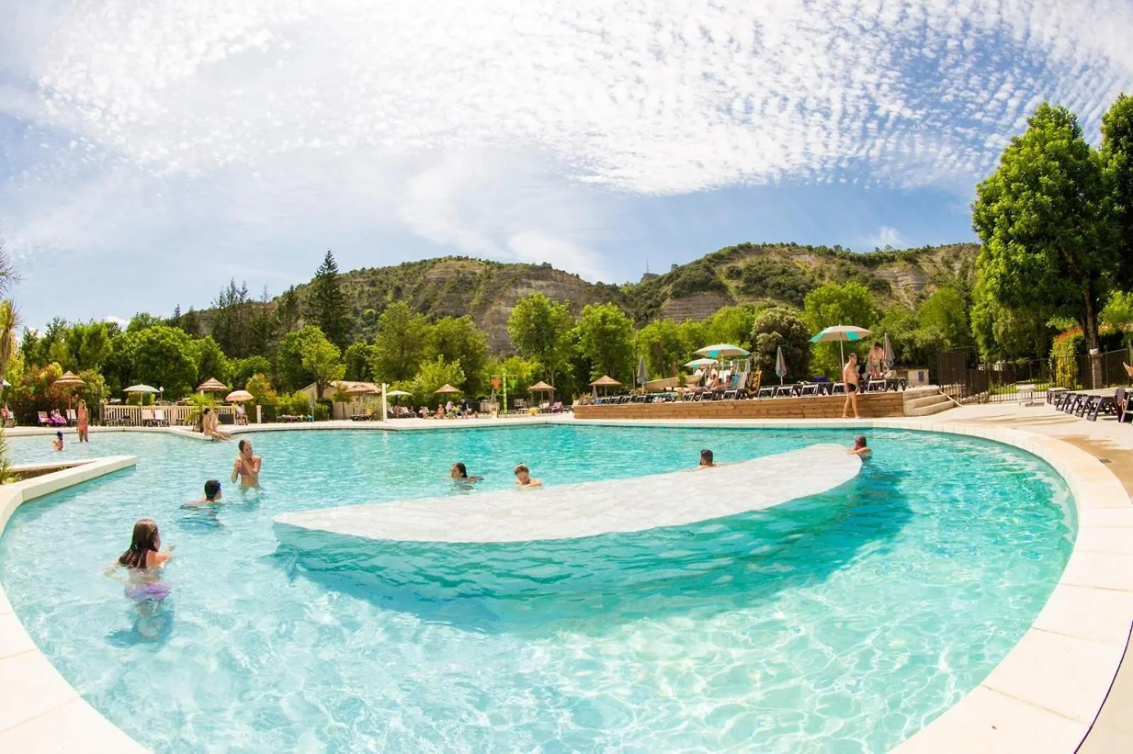 Camping La Grand'Terre 4 Etoiles - Linge De Maison Inclus - Clim - Tv - Plancha - Lave-Vaisselle - 4 Personnes 2 Chambres Ruoms Campeggio