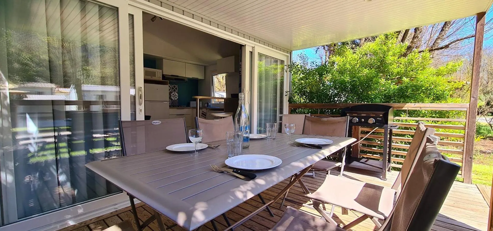 Camping La Grand'Terre 4 Etoiles - Linge De Maison Inclus - Clim - Tv - Plancha - Lave-Vaisselle - 4 Personnes 2 Chambres Ruoms 0*,  Francia