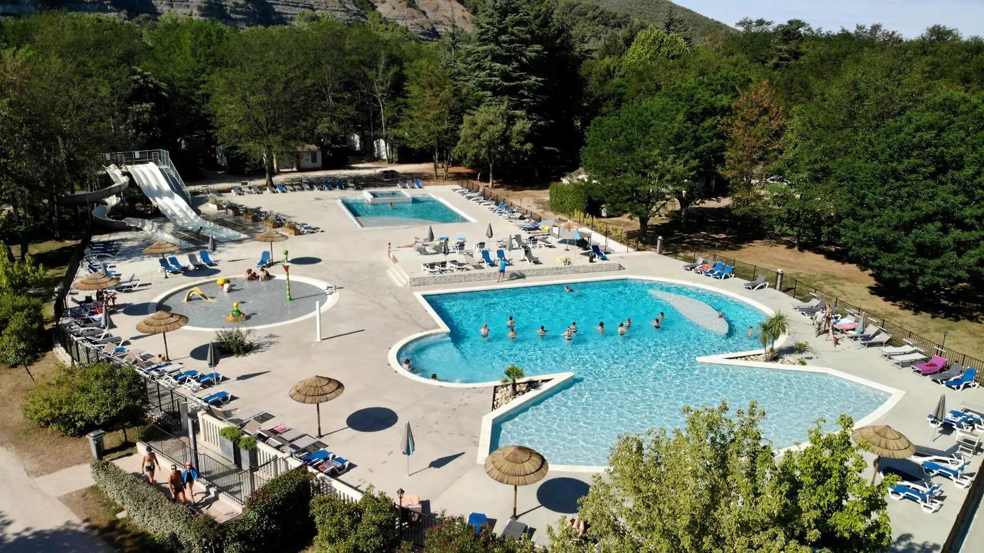 Camping La Grand'Terre 4 Etoiles - Linge De Maison Inclus - Clim - Tv - Plancha - Lave-Vaisselle - 4 Personnes 2 Chambres Ruoms